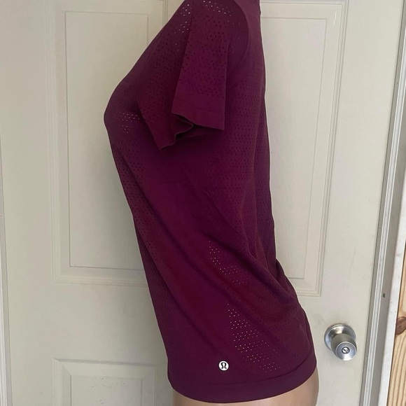 Lululemon athletic T-shirt - Picture 3 of 4
